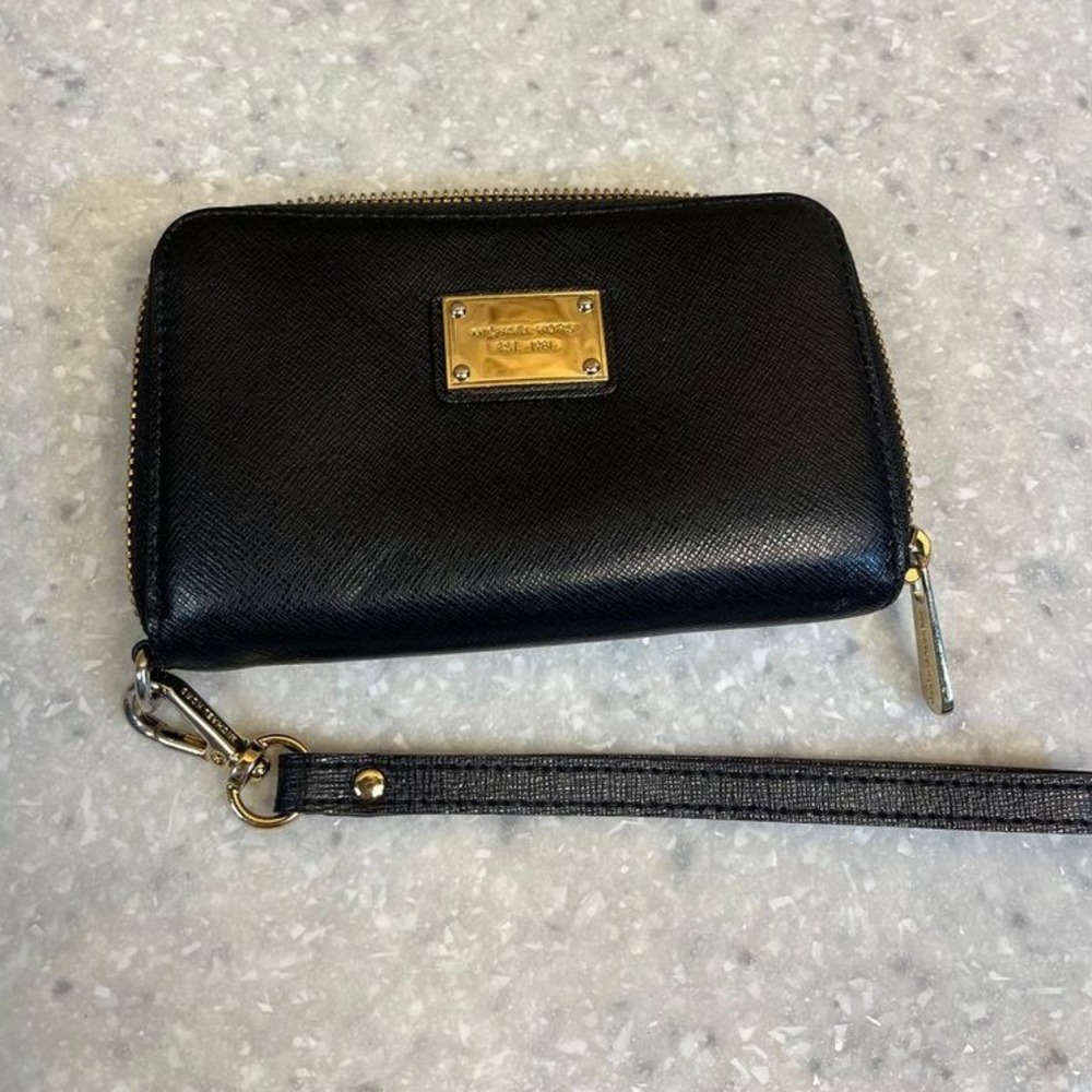 Michael Kors Wristlet Wallet